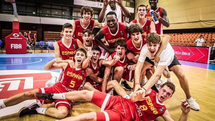 L&#039;equip espanyol finalista, amb l&#039;olesà Mulió (número 7, a l&#039;esquerra)