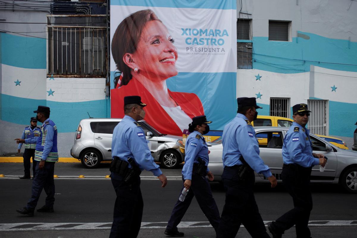 Xiomara Castro pren possessió com a presidenta d’Hondures en plena crisi política