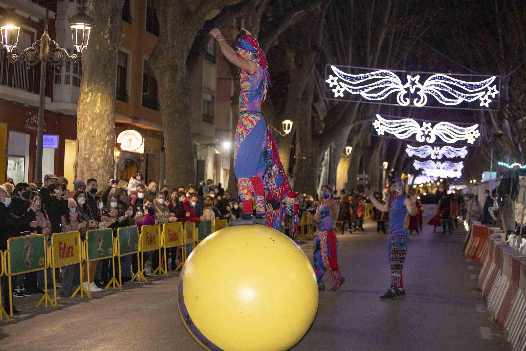 Los Reyes Magos recorren de nuevo las calles de Xàtiva