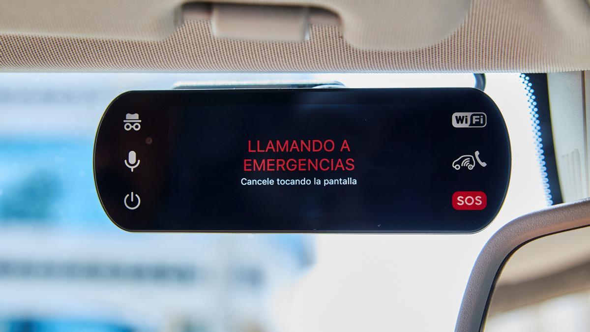 Hello Auto Connect permite solicitar asistencia a través del botón de emergencia.