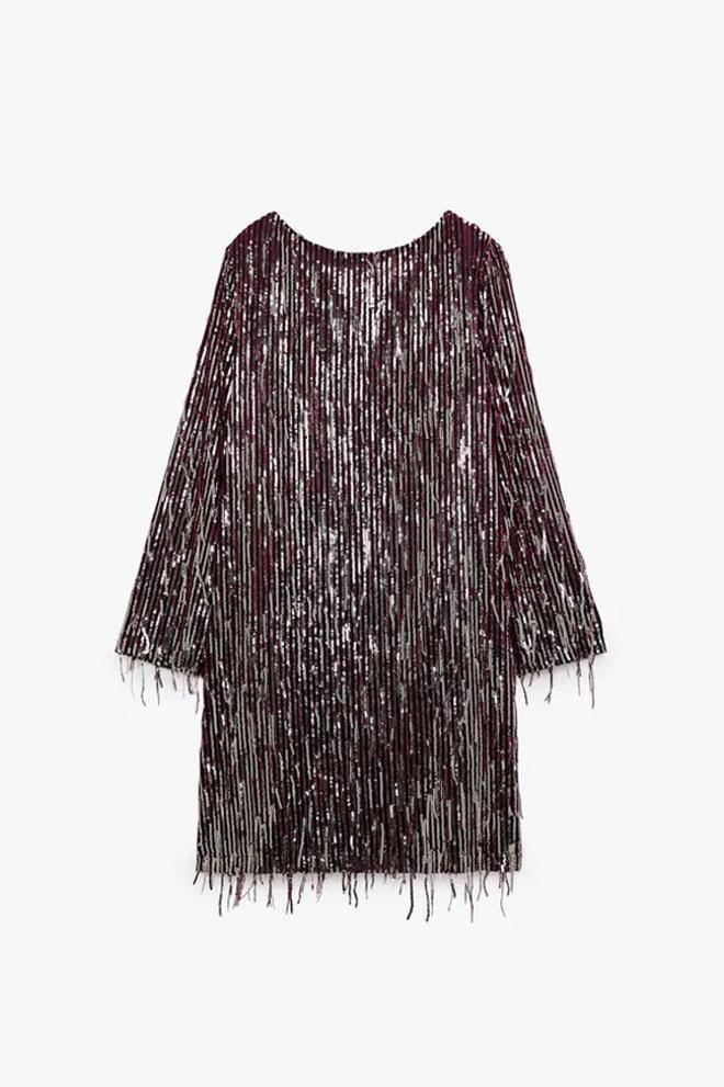 Vestido de lentejuelas y flecos burgundy, de Zara