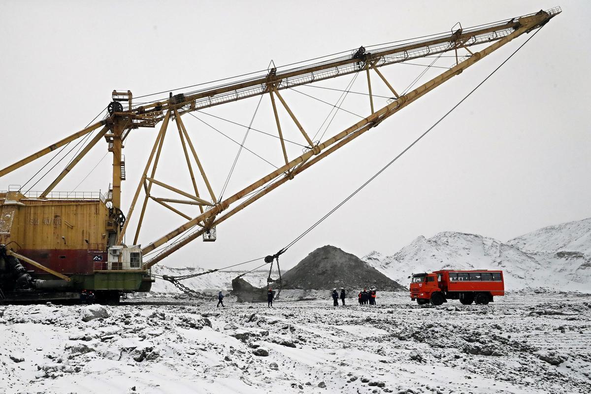 Extracción de carbón en la mina a cielo abierto de Vostsibugol, en Siberia