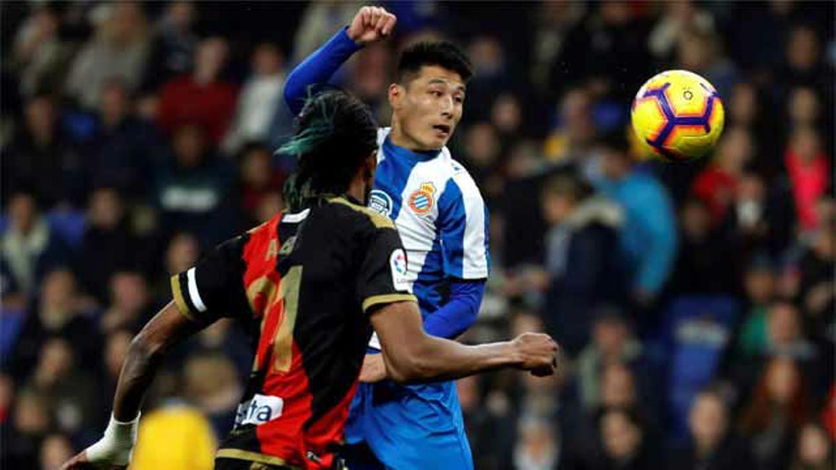 Wu Lei tuvo dos ocasiones claras de gol ante el Rayo