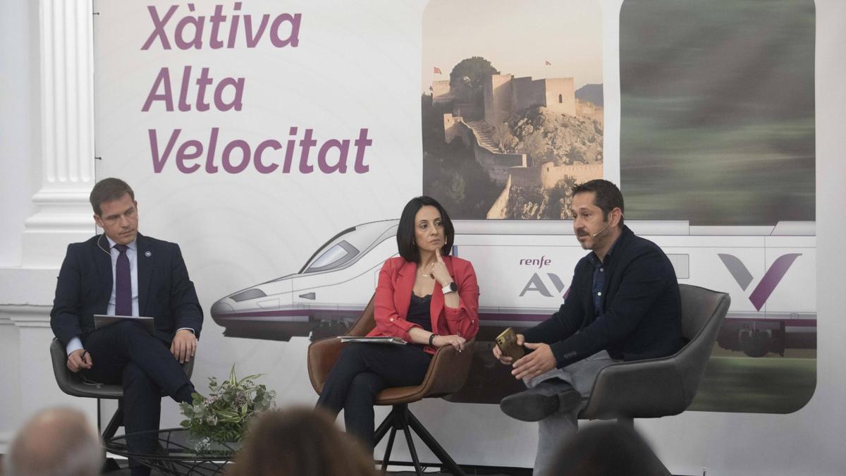 Roger Cerdà, alcalde de Xàtiva, Rebeca Torró, Secretaria de Estado de Industria, y José Luis Gijón, presidente de la Mancomunitat de la Costera-Canal.