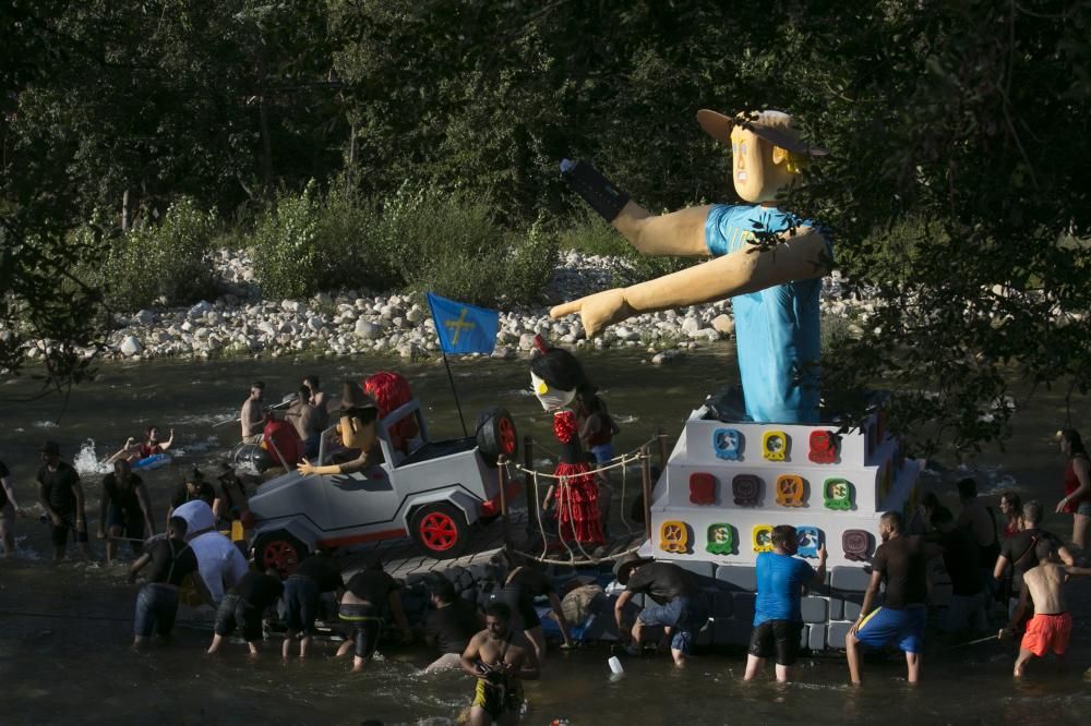 Descenso Folklórico del Nalón 2019: 40 carrozas y más de 4.000 personas