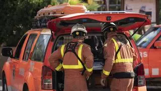 Los bomberos rescatan a dos personas de sus balcones tras un incendio en Zaragoza