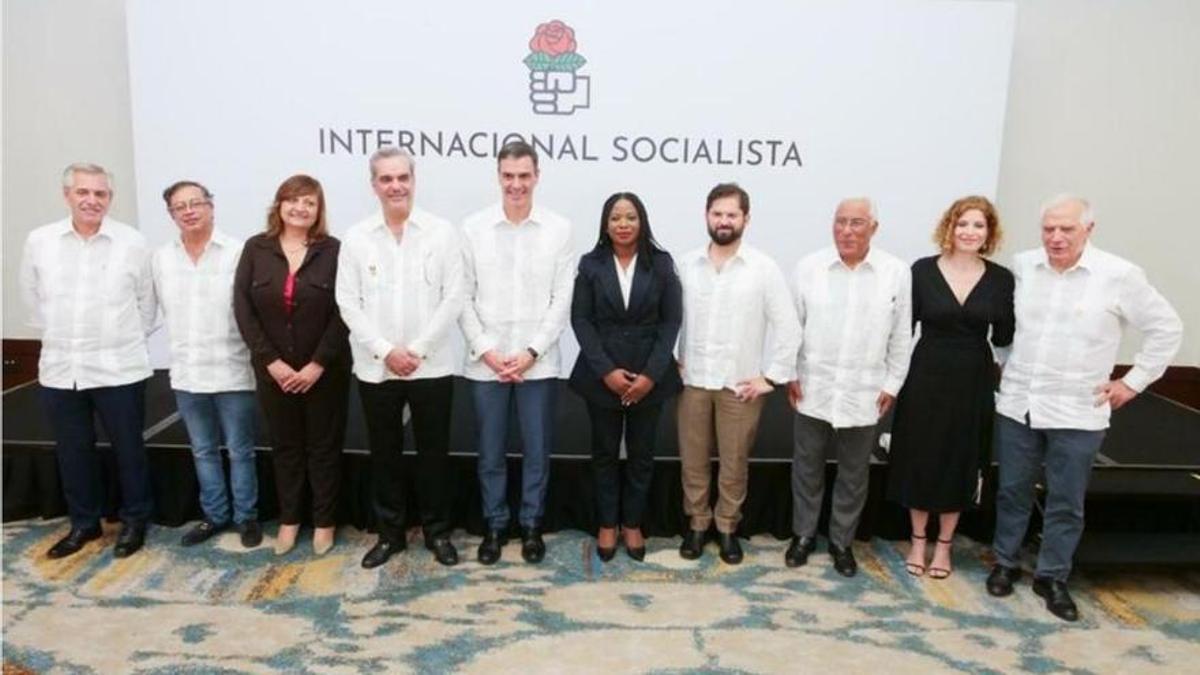 Pedro Sánchez, con Luis Abinader y otros lideres progresistas iberoamericanos en Santo Domingo en marzo de 2023.