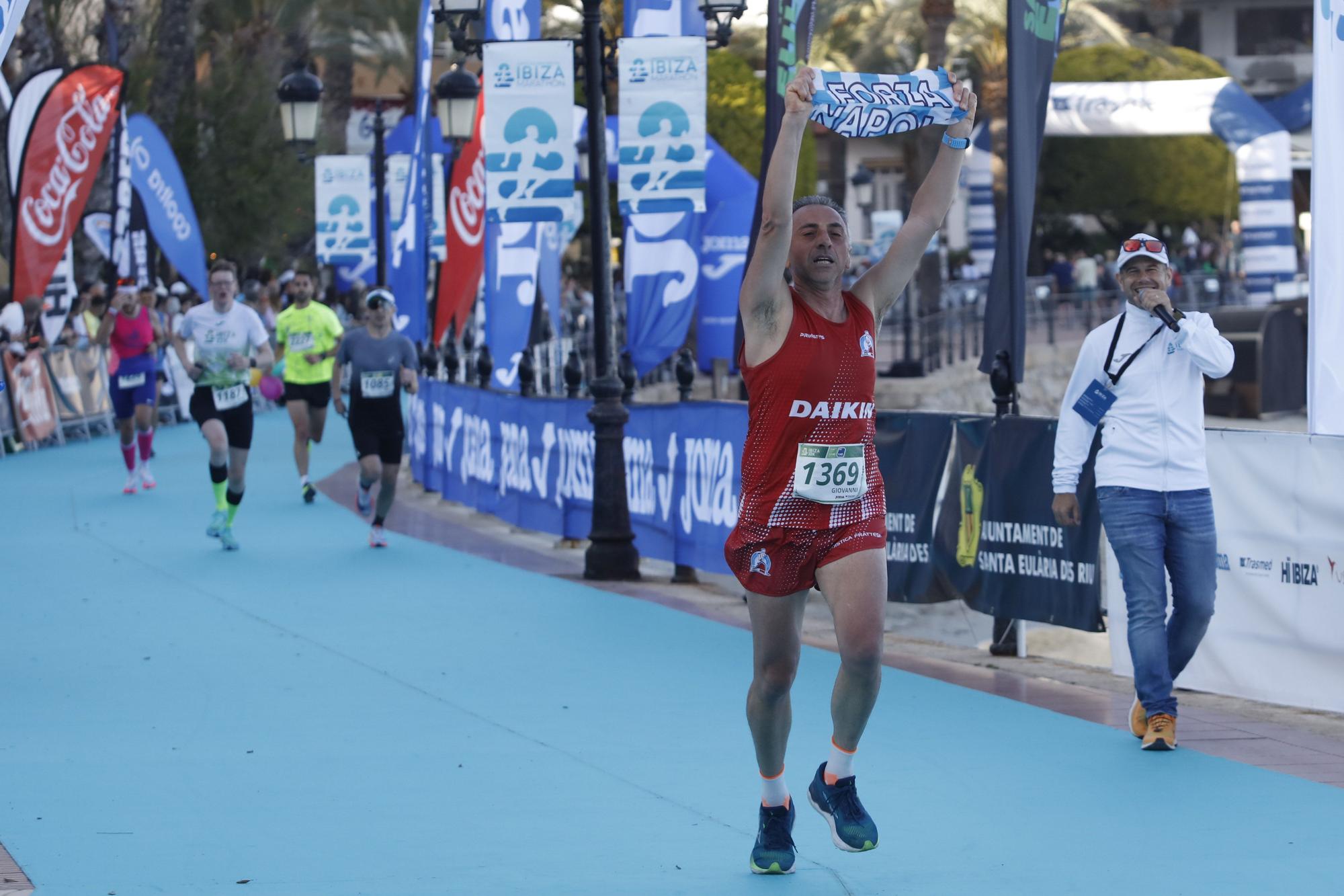 Búscate en nuestra galería de fotos del Santa Eulària Ibiza Marathon