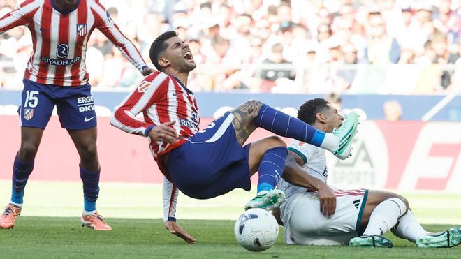 El 'Cuti' Romero estalla contra el Real Madrid: "Le cobran todo a ellos"