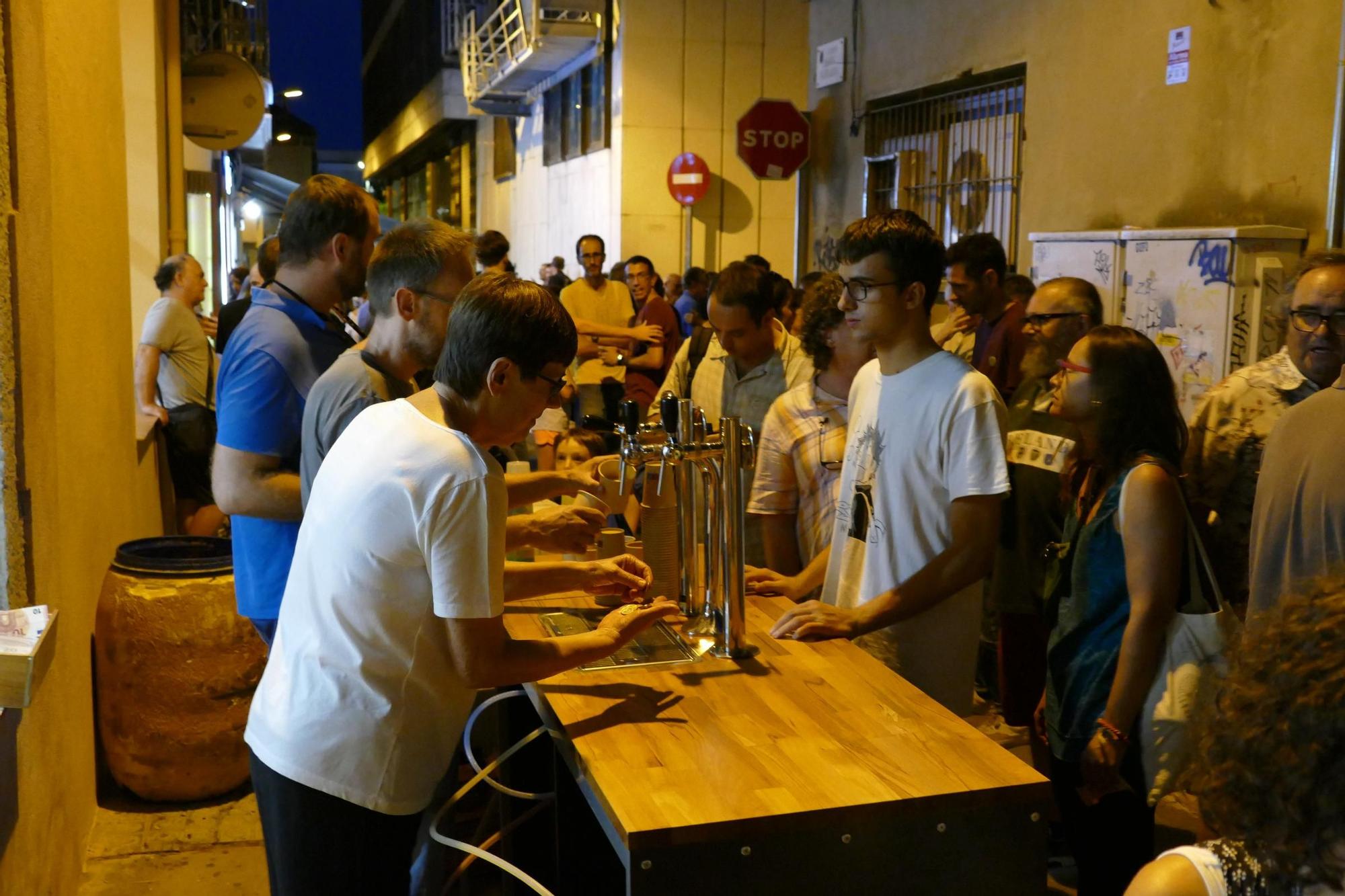 El nou Ateneu de Figueres atrau desenes de persones el dia de la seva inauguració