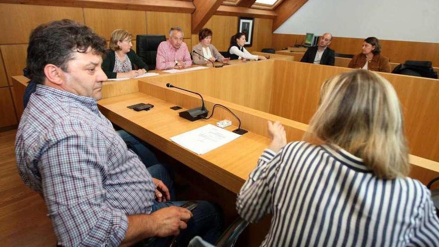 Asistentes a la reunión del patronato de la Fundación Cultural celebrado ayer. // Bernabé/Cris M.V.