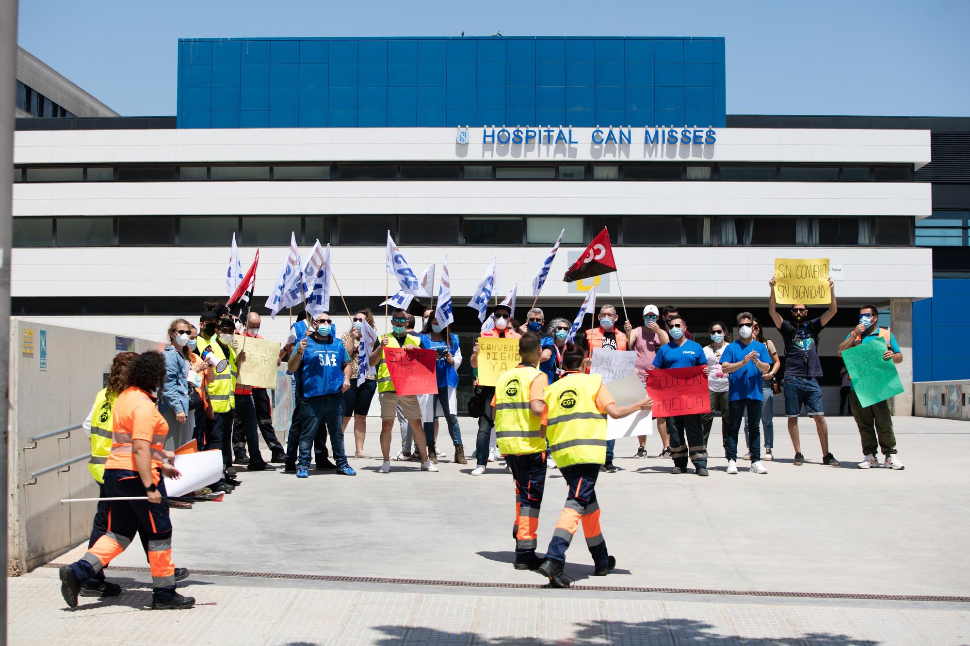 Los trabajadores de las ambulancias plantean una huelga si no les pagan