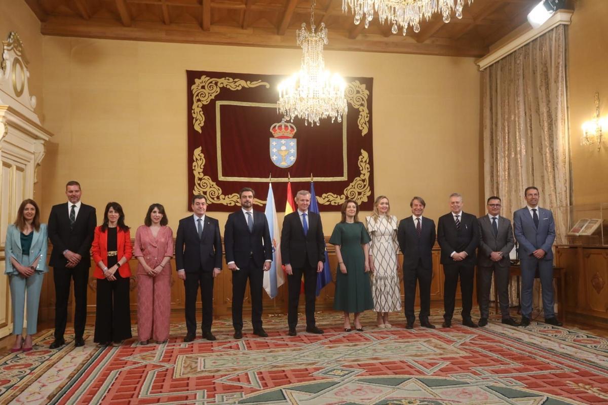 El nuevo equipo de conselleiros de Alfonso Rueda toma posesión de su cargo.