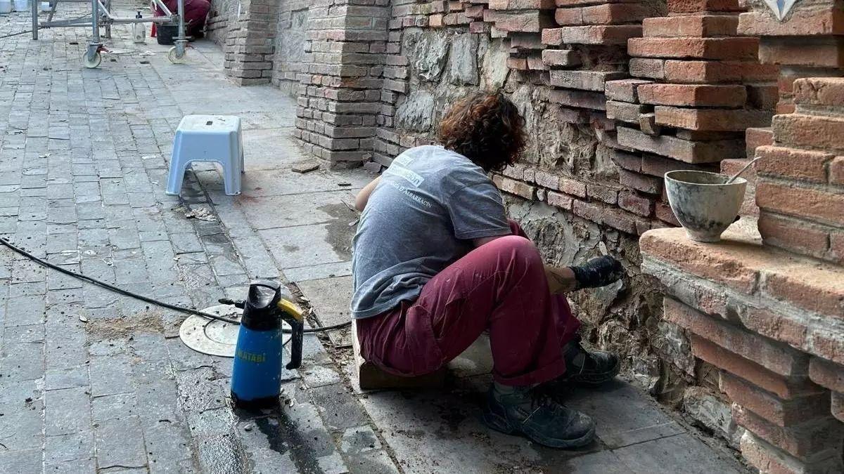 Trabajos de restauración en la escalinata del Óvalo de Teruel.