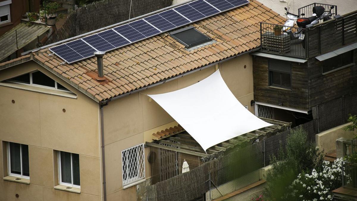 Paneles solares en una vivienda. | Agencias