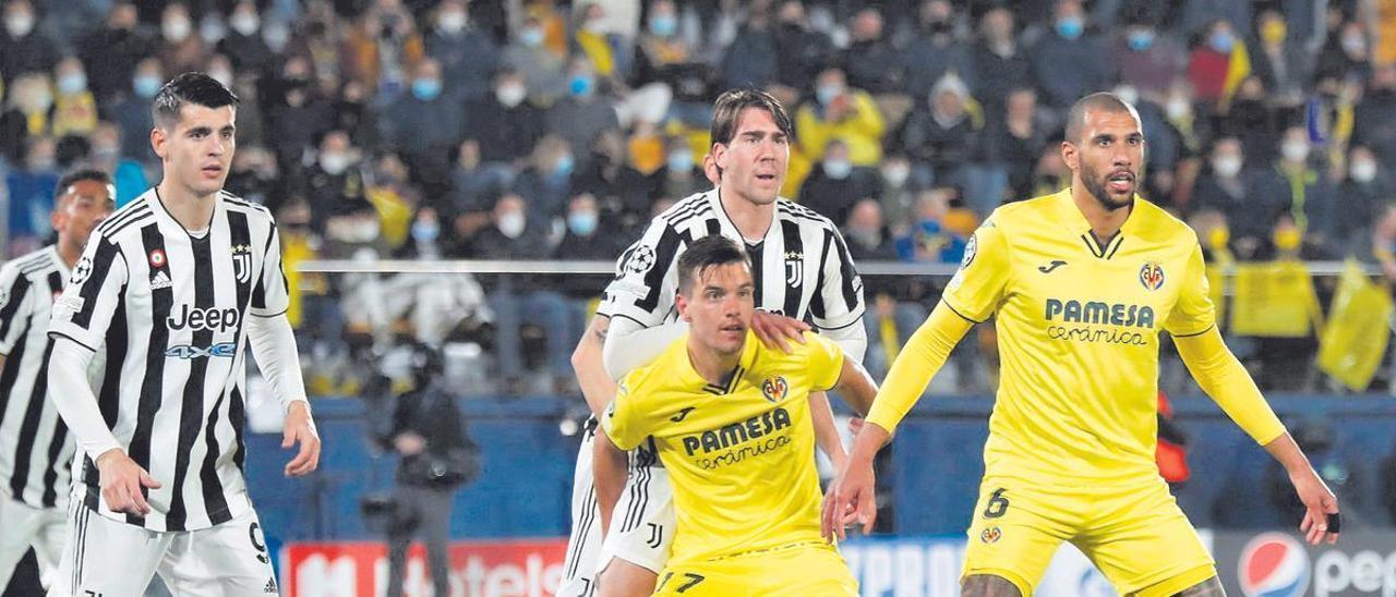 Lo Celso y Capoue, en el encuentro de la ida de los octavos de final  ante la Juve en La Cerámica.