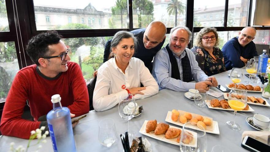 Los candidatos socialistas al Congreso y Senado por la provincia de Pontevedra, esta mañana, en un desayuno informativo