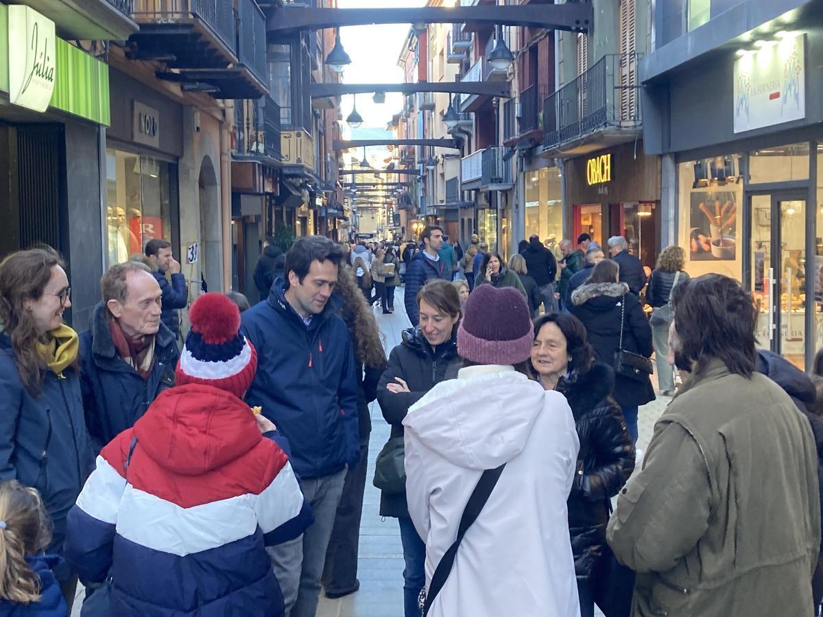 El carrer Major de Puicerdà ayer Viernes Santo por la tarde.