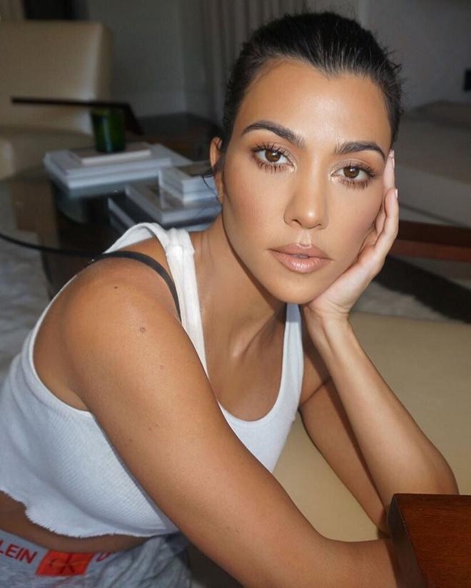Los cosméticos favoritos de Kourtney Kardashian para mantener la piel del rostro hidratada
