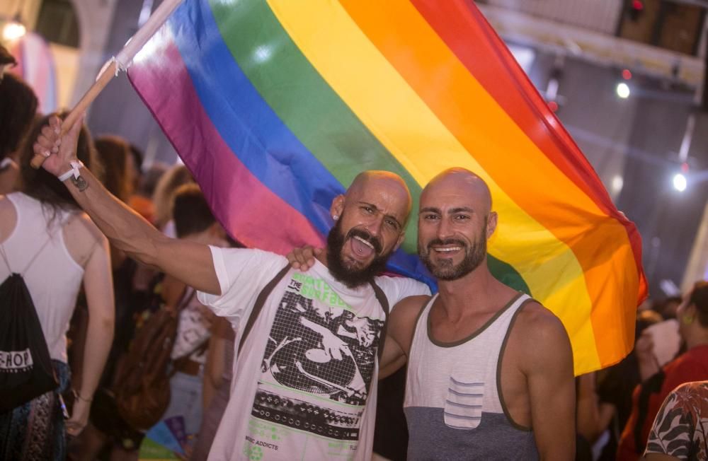 La marcha del Orgullo terminó en la plaza del Ayuntamiento con la lectura del manifiesto.