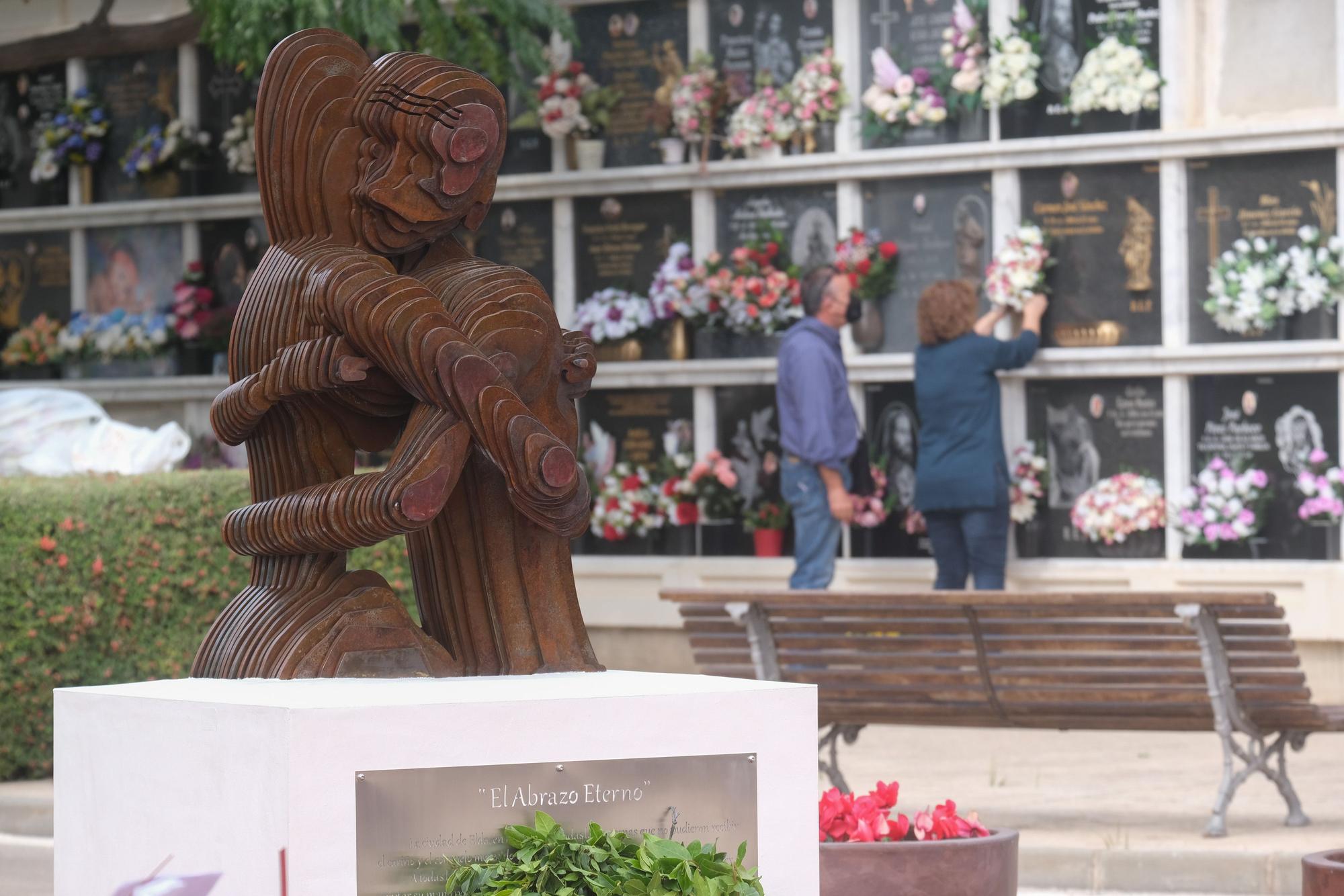 Así ha sido el homenaje a los 111 fallecidos por covid en Elda