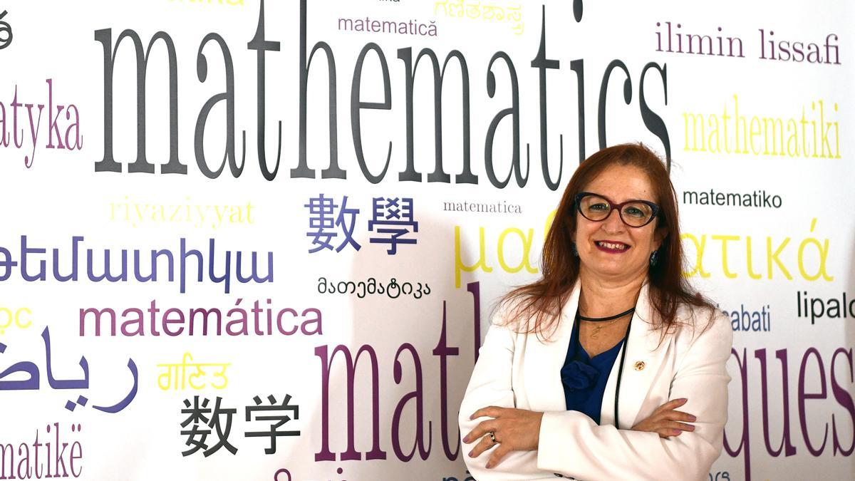 Elena Vázquez, decana de Matemáticas.