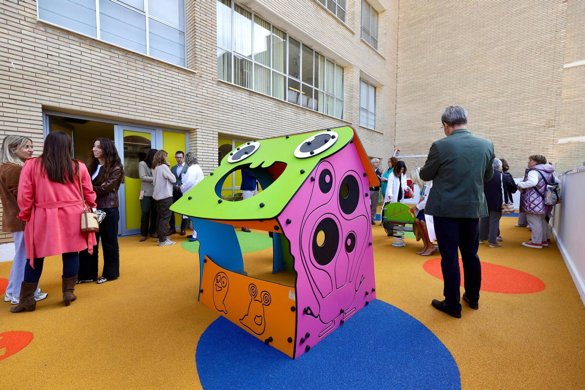 El hospital Materno-Infantil de Zaragoza estrena una nueva terraza para los más pequeños