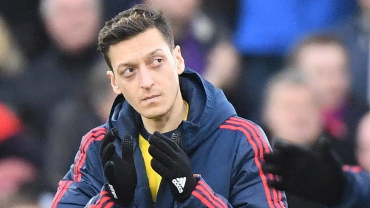 Mesut Özil atraviesa una situación muy compleja en el Arsenal