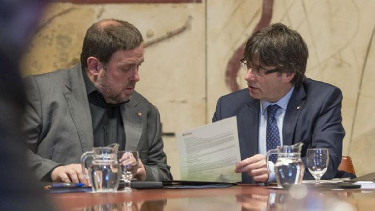 Oriol Junqueras y Carles Puigdemont, en la reunión del Consell Executiu.