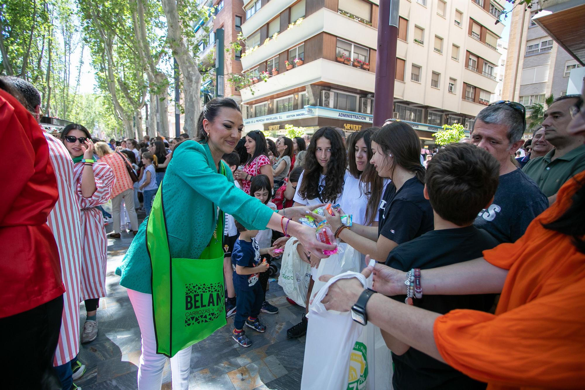 Entierro de la Sardina: ambiente en las calles de Murcia y desfiles de la mañana