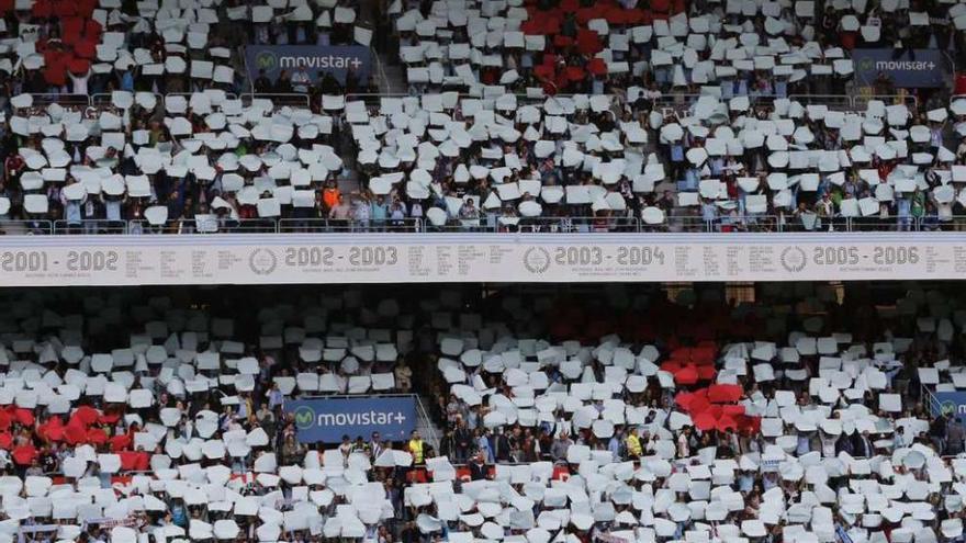 Mosaico en Balaídos durante la última visita del Real Madrid. // José Lores