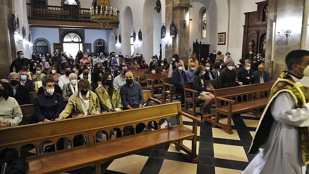 Funeral por Acevedo en la iglesia parroquial de As Dores de Lalín | BERNABÉ/JAVIER LALÍN