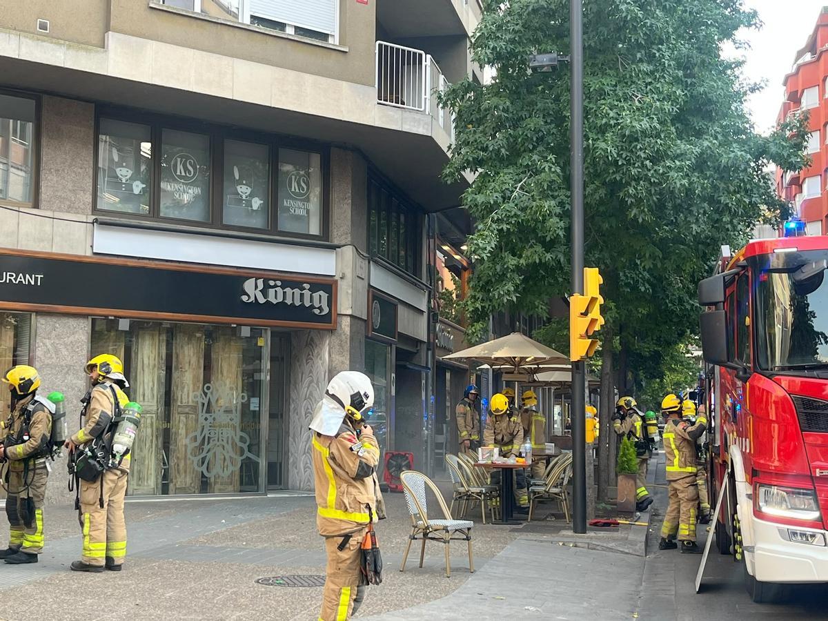 Les imatges d'un incendi en un aparcament al carrer Migdia de Girona
