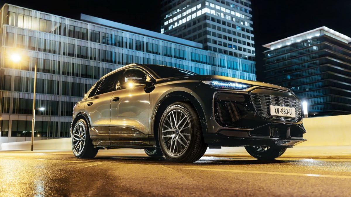Un vehicle equipat amb pneumàtics Michelin Pilot Sport 5.
