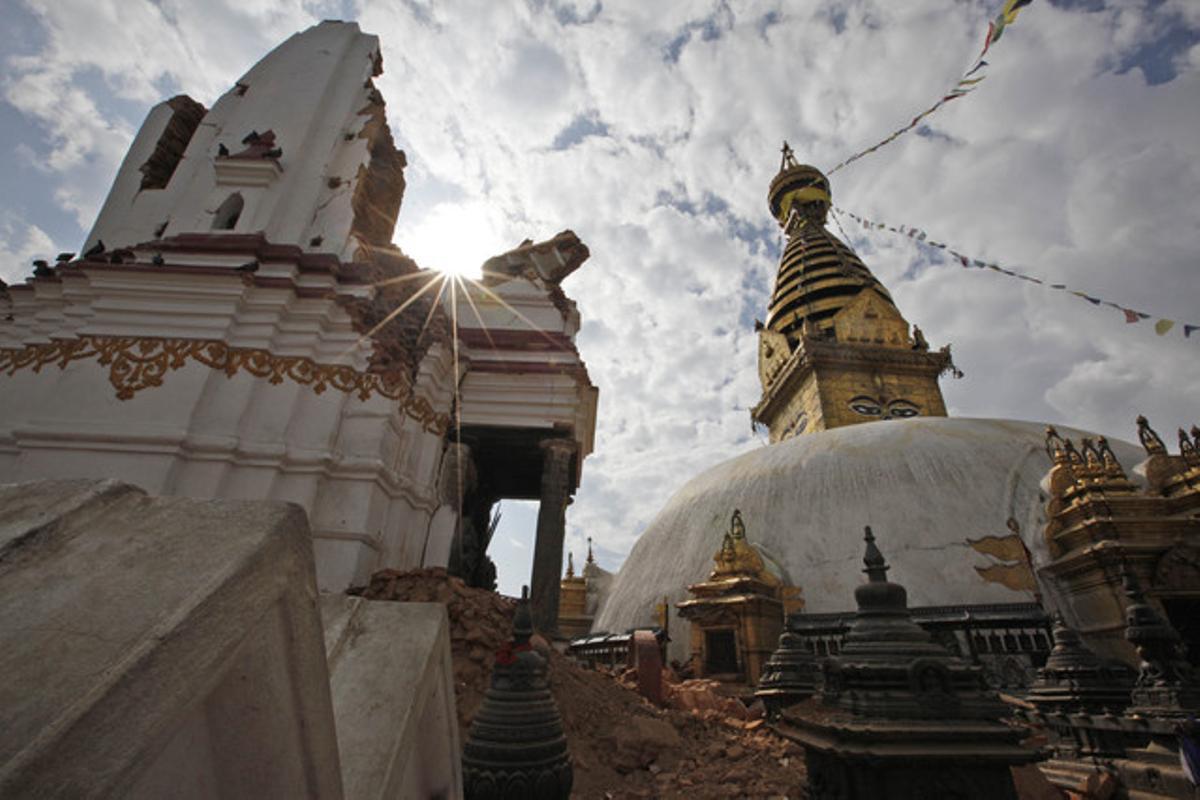 El complex religiós Swayambhunath del Nepal destruït pel terratrèmol.