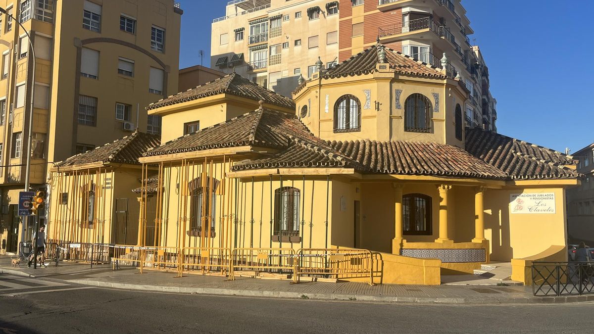 La antigua Casa de Socorro El Molinillo, apuntalada por seguridad.