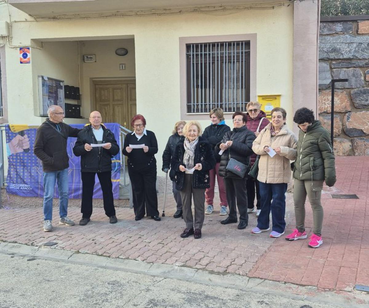 Concentración frente al Ayuntamiento de Gallur.