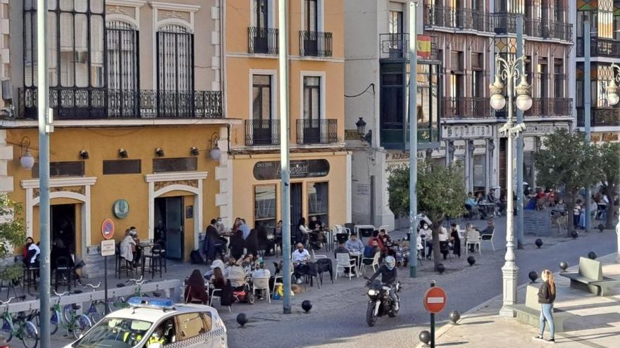 Un vehículos de la policía local plaza de España.