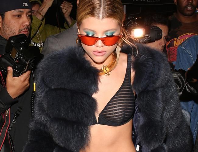 Sofia Richie con abrigo de pelo