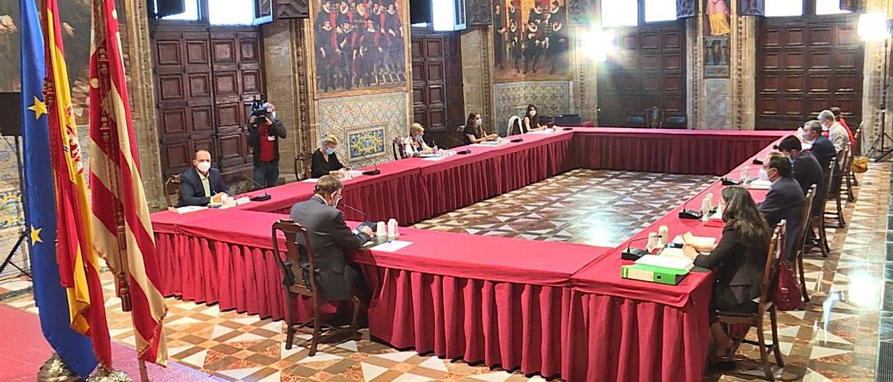 Una imagen del pleno del Consell, donde se aprobó el decreto para agilizar las ayudas. | LEVANTE-EMV