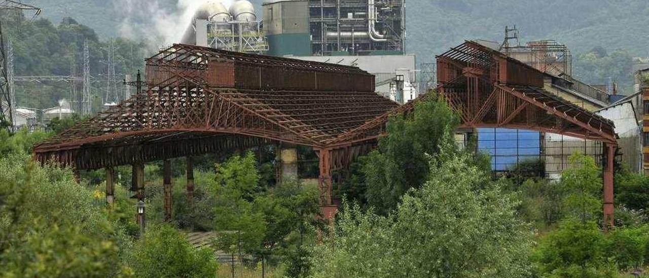 Las naves de los Talleres del Conde, en La Felguera.