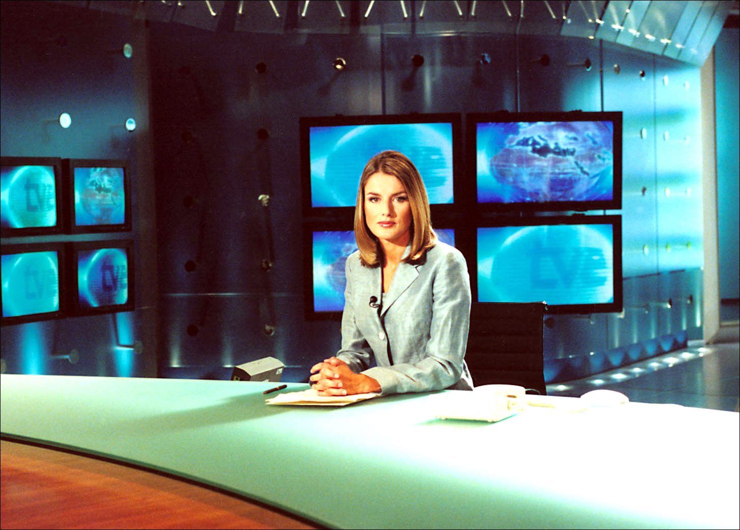 La reina Letizia durante su etapa de presentadora en TVE
