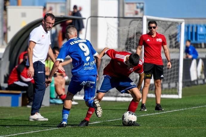 25-01-20  DEPORTES. CAMPOS DE FUTBOL DE LA ZONA DEPORTIVA DEL PARQUE SUR EN  MASPALOMAS. MASPALOMAS. SAN BARTOLOME DE TIRAJANA.  San Fernando de Maspalomas Santos- Veteranos del Pilar (Cadetes).  Fotos: Juan Castro.  | 25/01/2020 | Fotógrafo: Juan Carlos Castro