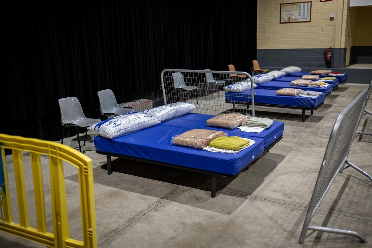 Así se han instalado los vecinos de Zaragoza en los pabellones por el aumento del caudal del río Ebro