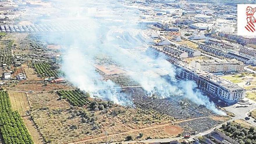 un INCENDIO EN ONDA QUEMA 1,5 HECTAREAS de cultivo