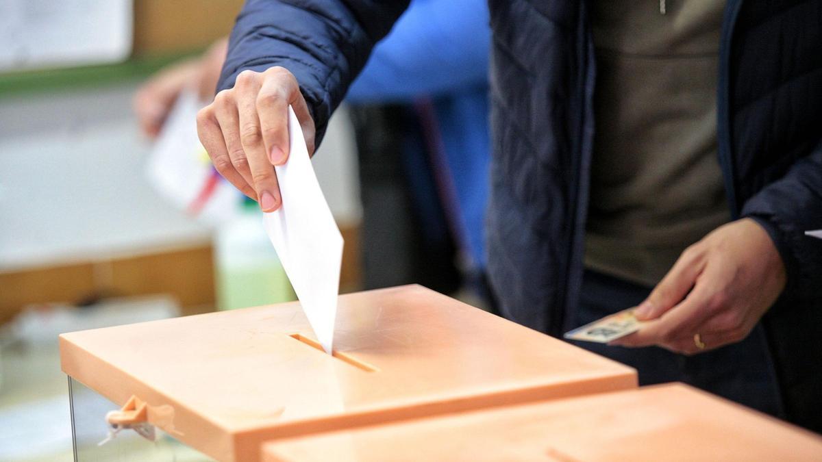 Votación en el colegio Sanchus Yago de Castelló.