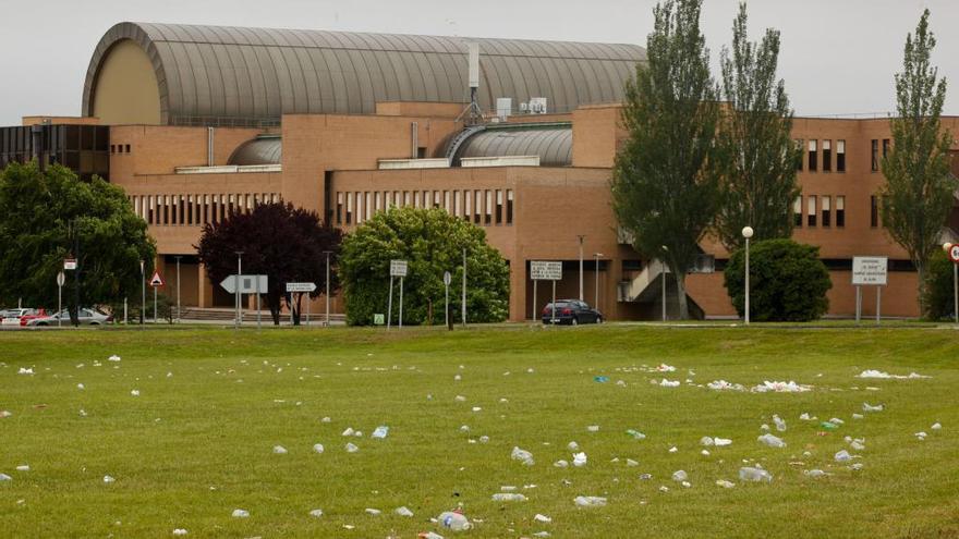 Restos de botellón tras la fiesta de prao de Cabueñes, el pasado verano