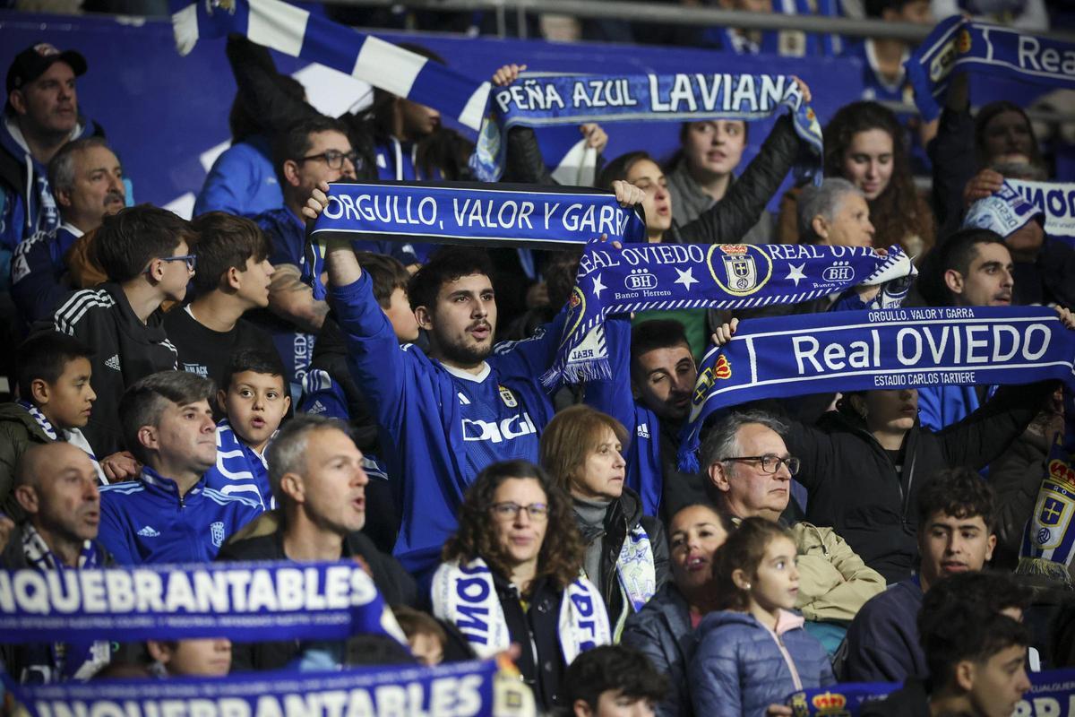 Gradas. Aficionados del Real Oviedo. FUTBOL. 2. REAL OVIEDO. TENERIFE