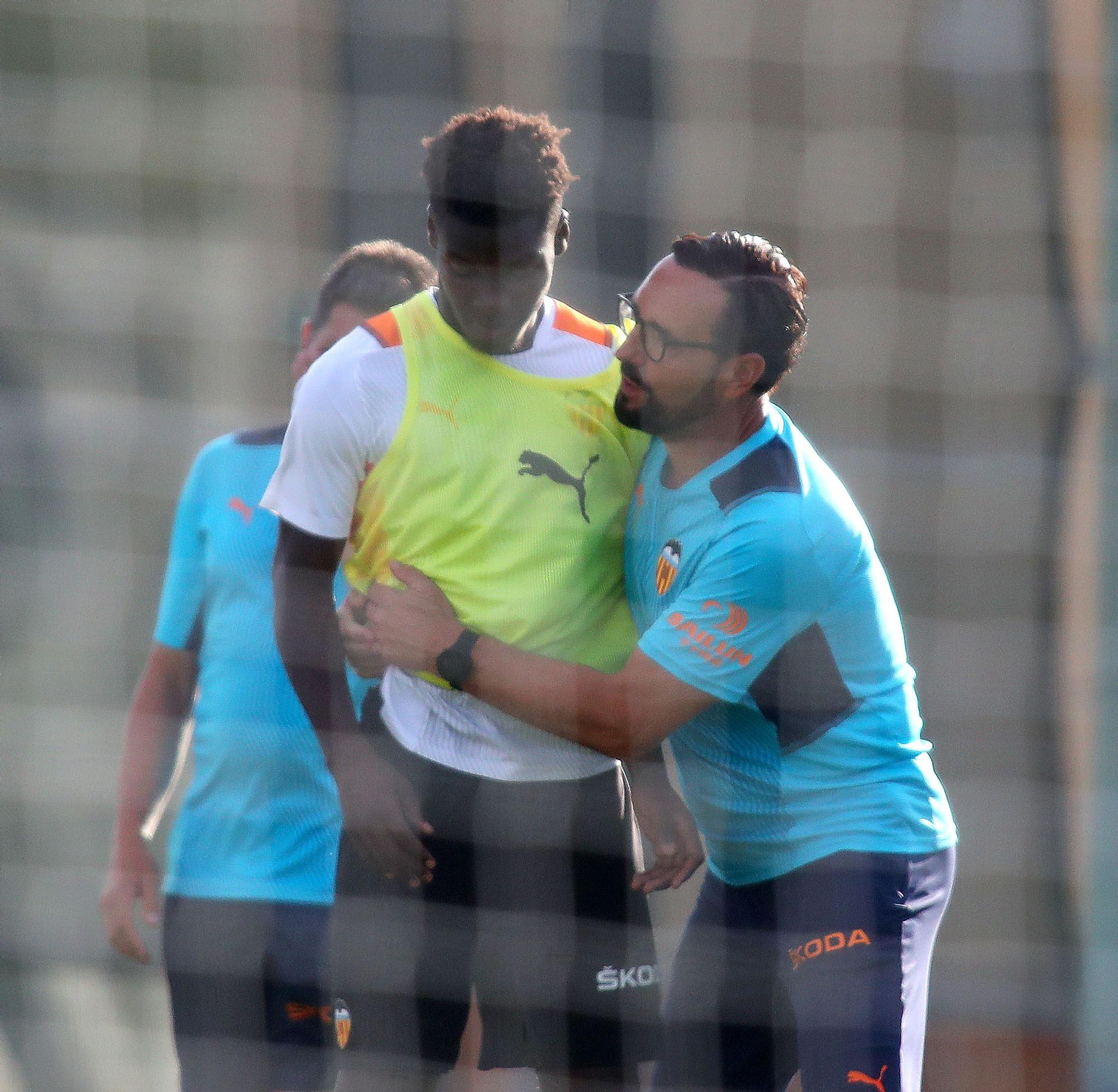 Las imágenes del entrenamiento del Valencia CF en Oliva