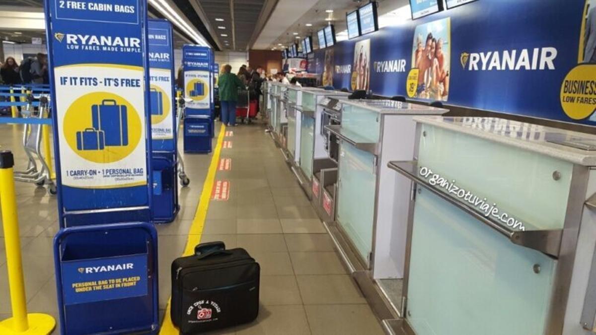 El truco para pagar menos por la maleta de mano en Ryanair